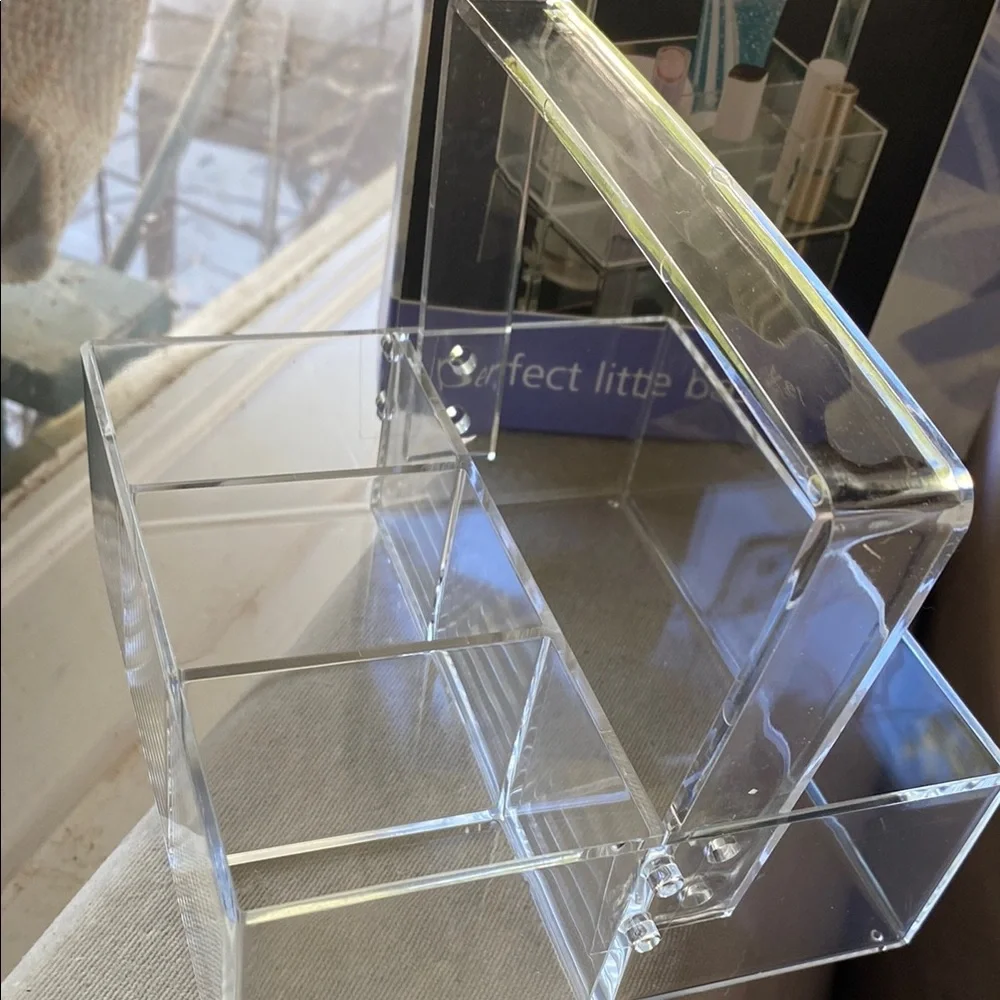 BNIB Clear Acrylic Basket Organizer